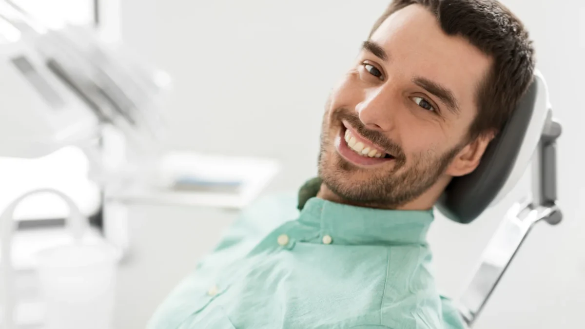 cât durează un implant dentar complet
