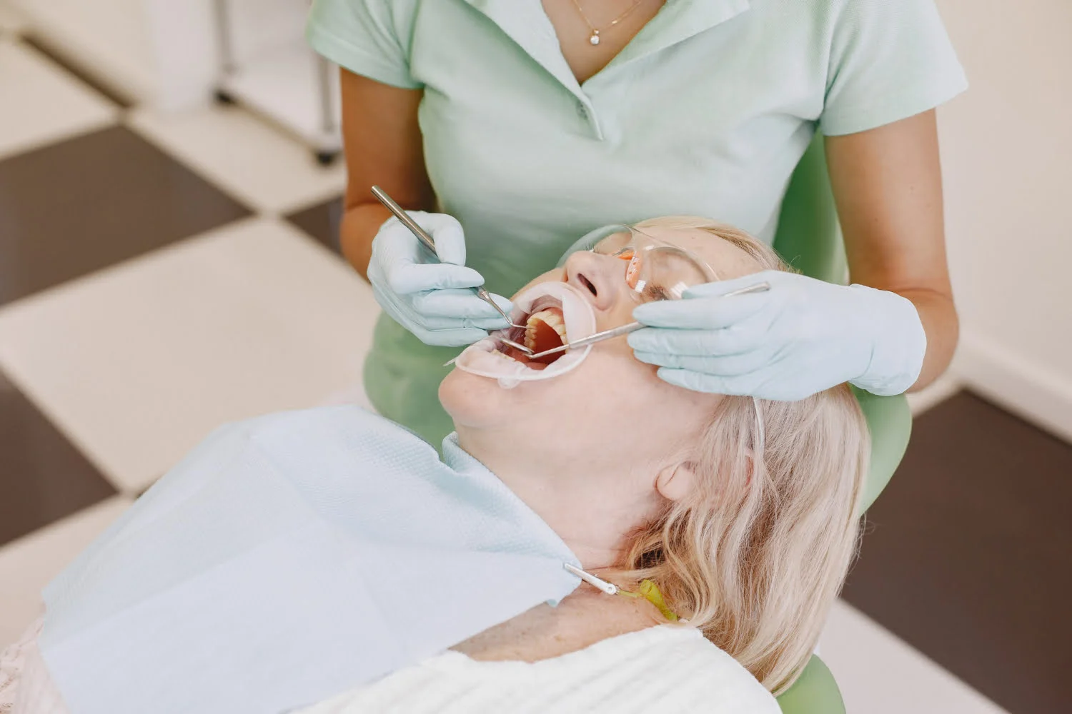 cum poti trata retractia gingivala fara chirurgie tratamente nechirurgicale pentru retractia gingivala