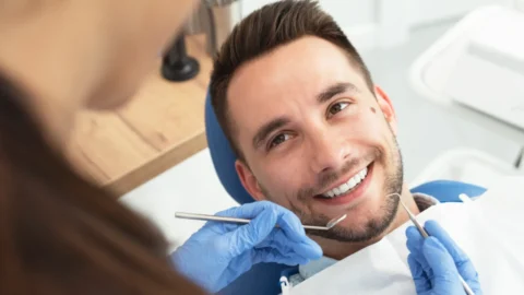 implant dentar vs punte dentară